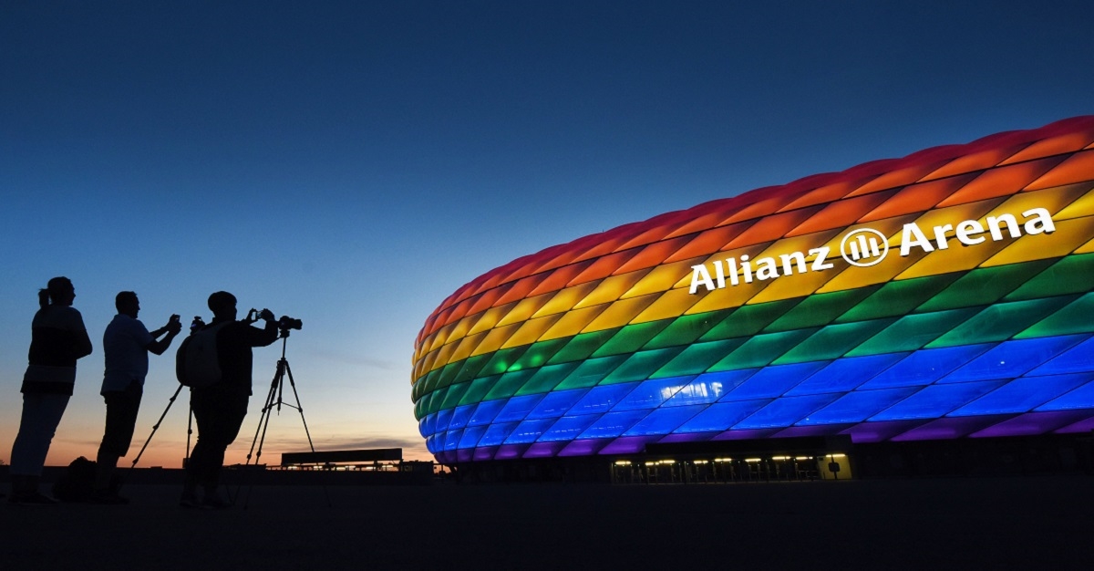 Homofobnom Orbanu i mađarskim huliganima stadion u duginim bojama