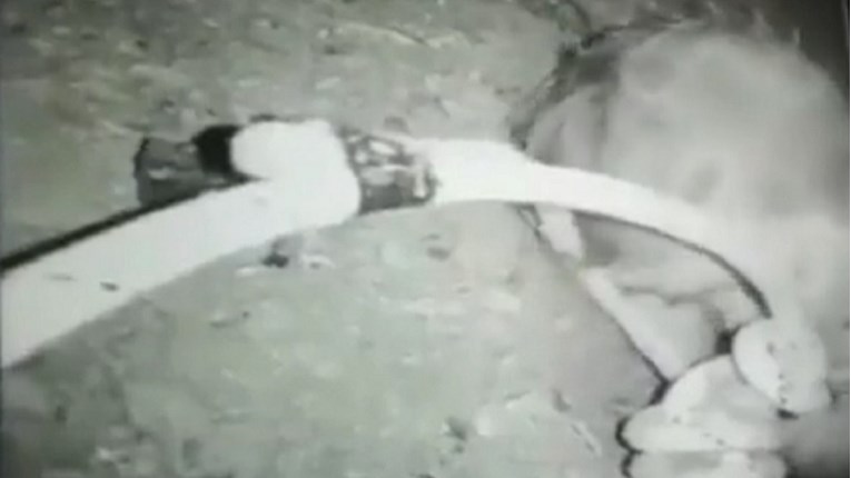 Spasioci blizu dječaku koji je pao u bunar u Maroku, ali postoji opasnost od odrona