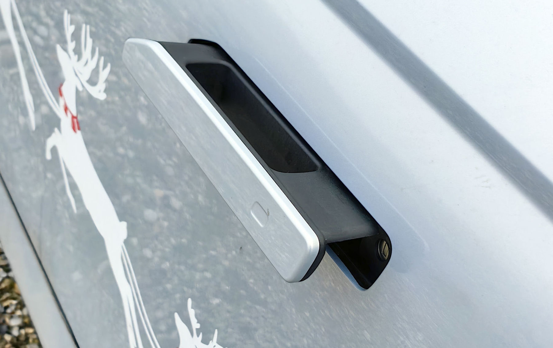 Kina od 2027. zabranjuje električne skrivene kvake na automobilima