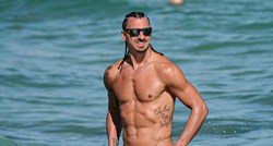 Zlatan Ibrahimović prošetao plažom i pokazao mišiće