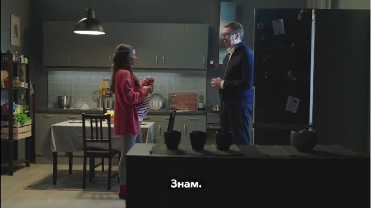 Vučić doslovno iskače iz frižidera. Srpski mediji: Ovo je bez dileme najluđe ikada