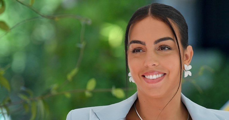 Georgina Rodriguez pozirala u uskoj haljini i pokazala sve veći trudnički trbuščić