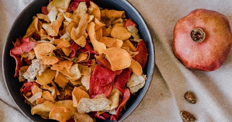 Je li povrtni čips doista zdraviji od krumpirovog? Odgovor bi vas mogao iznenaditi