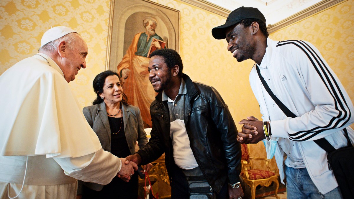Papa na svoj 85. rođendan primio migrante s Cipra
