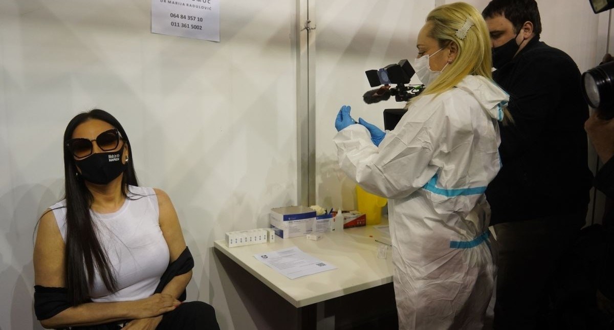 Ceca se u Beogradu cijepila pred kamerama, otkrila i kojim cjepivom