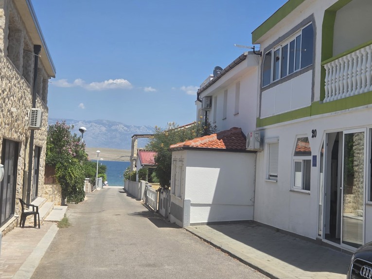 Prizemlje s tri apartmana na Viru prodaje se za 189.000 €