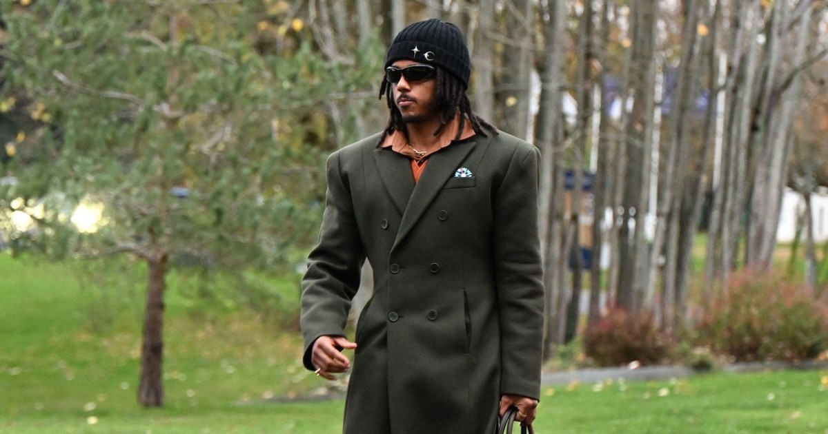 Govorili su mu da izgleda kao cirkusant. Sad je ovako odjeven došao u kamp Francuske