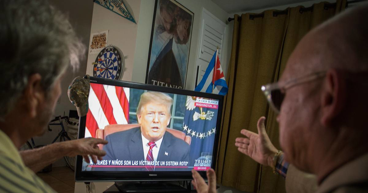 Trump se večeras obraća javnosti