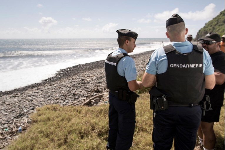 Muškarac na francuskom otoku napao policiju uz povik "Allahu Akbar"