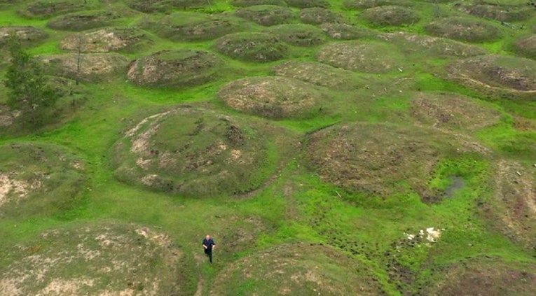 U Sibiru se pojavljuju goleme čudne izbočine na zemlji, pogledajte snimku