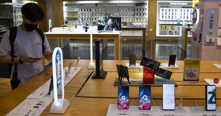 Ljudi kupuju manje mobitela, Samsungova dobit mogla bi pasti za trećinu