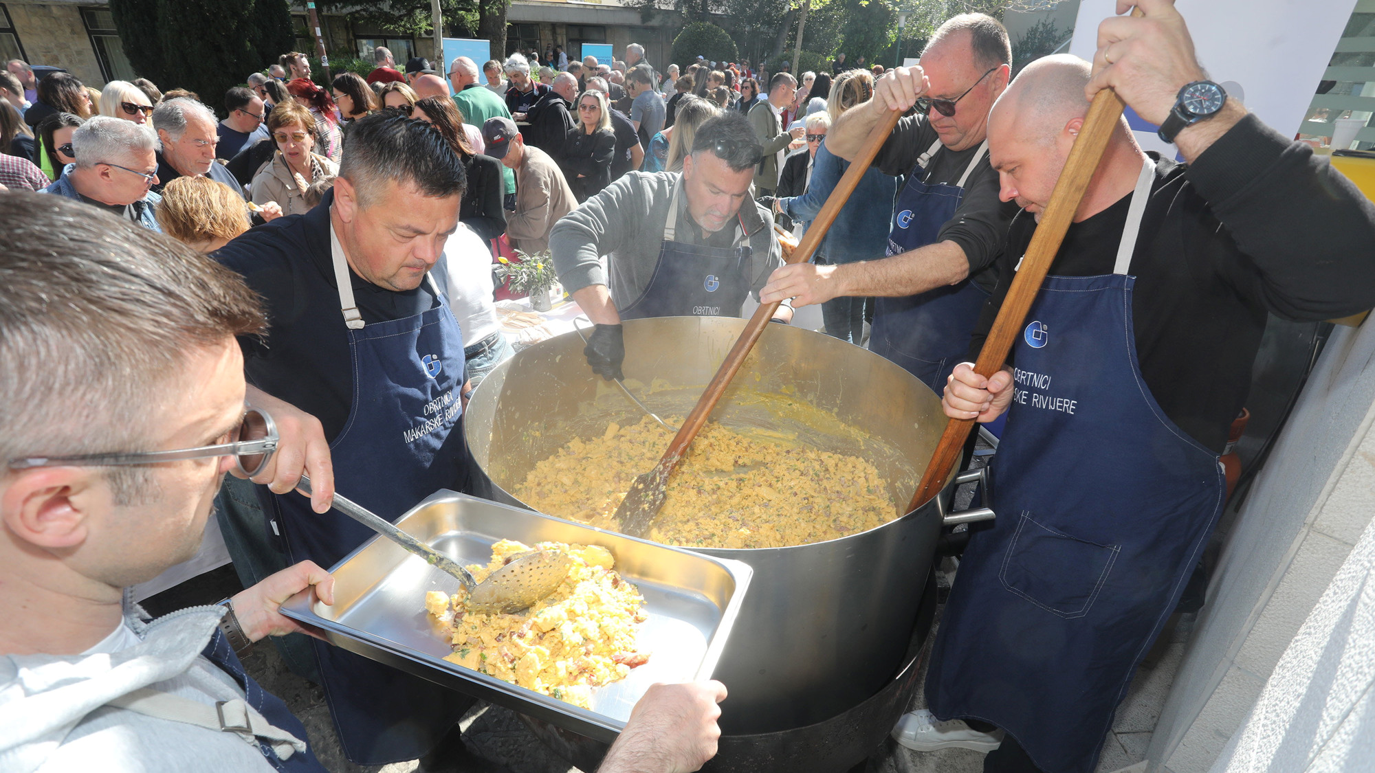 Pogledajte kako je izgledao uskrsni doručak u Makarskoj - dijelilo se popularno jelo