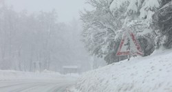 Zbog snijega prekid prometa u dijelovima BiH, uvodi se nastava na daljinu