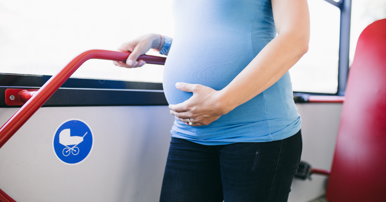 Odbio dati trudnici svoje mjesto u prepunom vlaku. Podržavate li njegov stav?