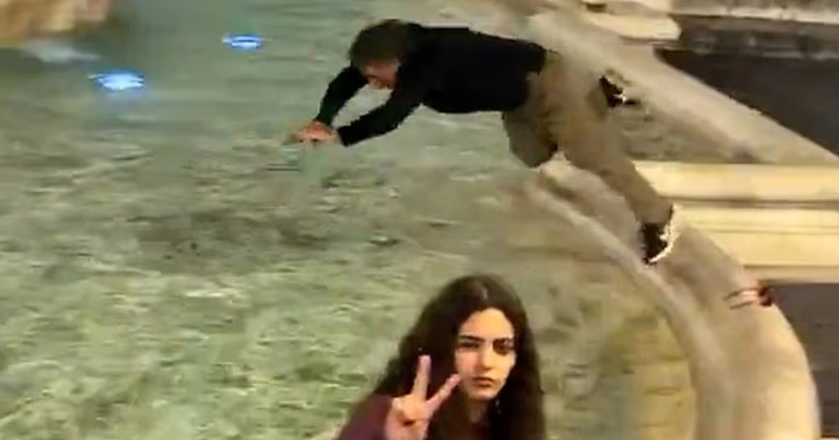 VIDEO Turist plivao po Fontani di Trevi, Talijani bijesni. "Ovo je za zatvor"