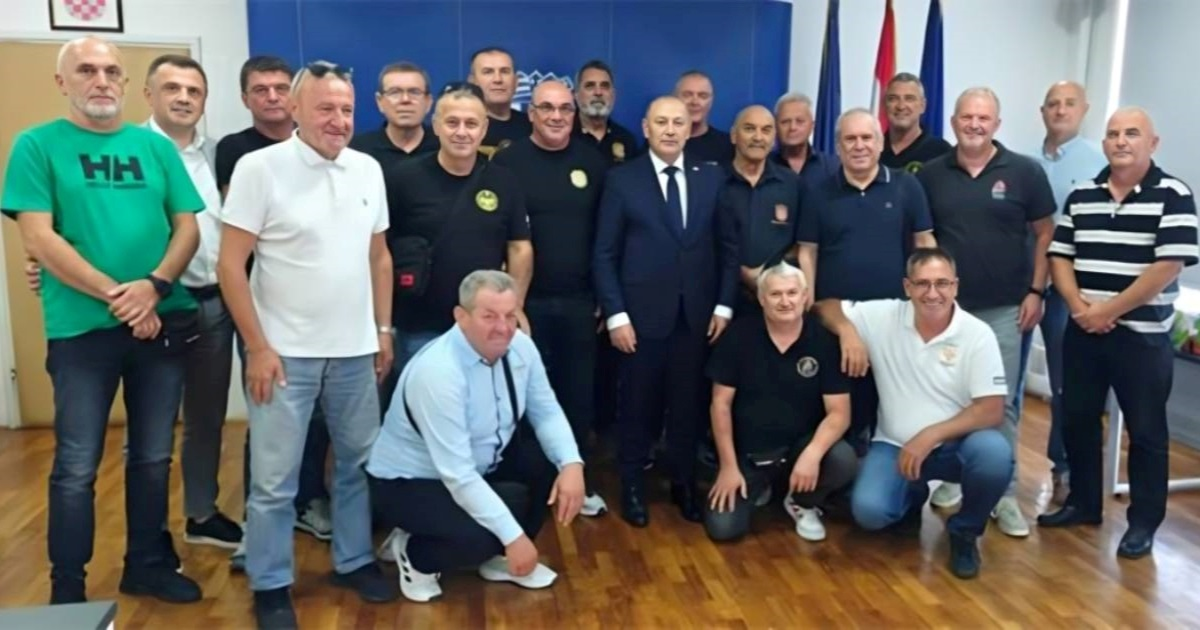 Medved pozvao zabranitelje u ministarstvo. Žale se na "nesmiljene napade na obitelj"