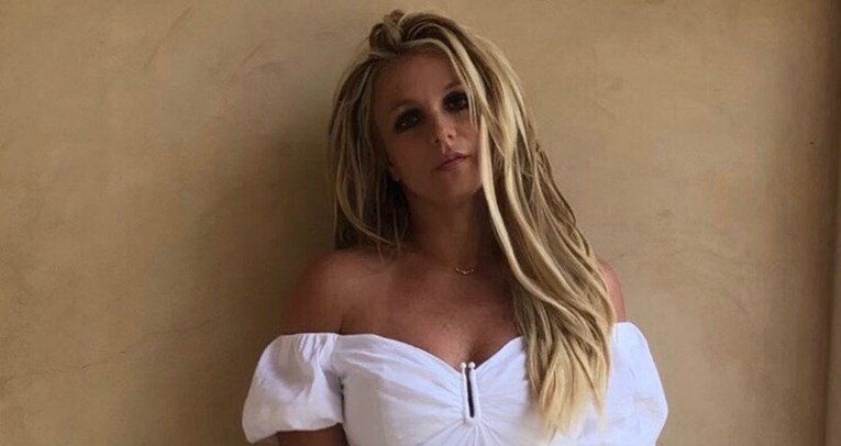 Suptilna, ali efektna promjena: Britney Spears nije odoljela hit retro frizuri