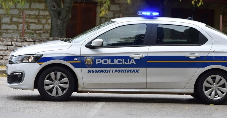 Muškarac se kod Drniša ilegalno spojio na javni vodovod i 13 godina krao vodu