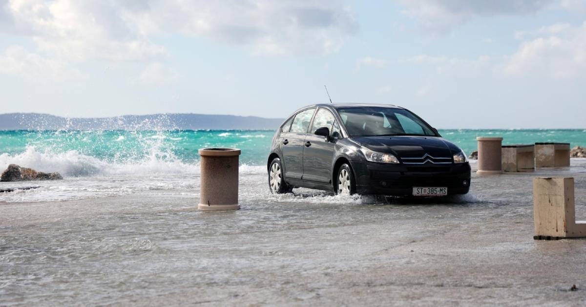 Jugo napravilo ozbiljne probleme u Splitu i okolici, deseci intervencija vatrogasaca