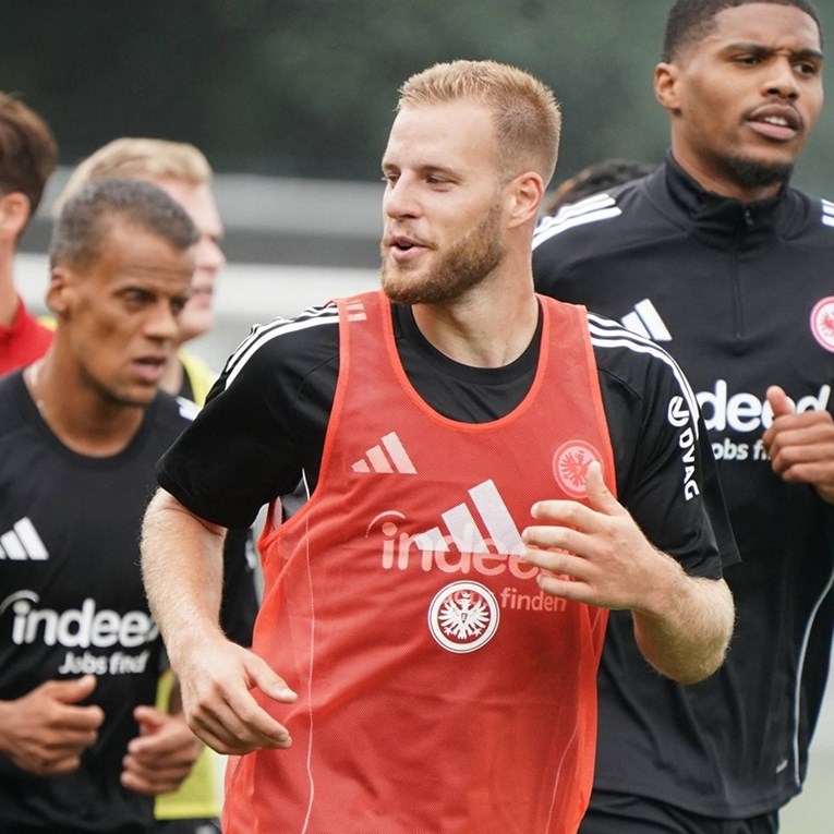 Romano: Hrvatski stoper napušta Eintracht. Postignut je usmeni dogovor