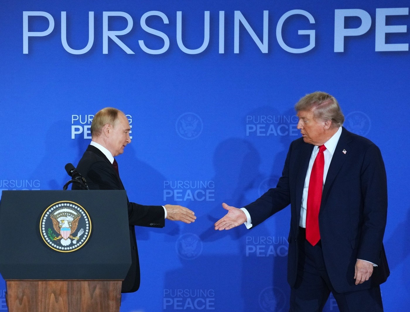 VIDEO Putin: Želim završiti rat. Trump: Moram nazvati Zelenskog i NATO