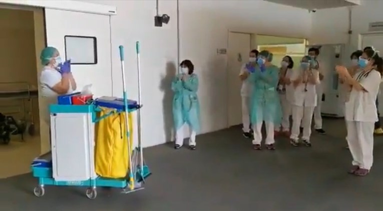 Medicinari pljeskom odali počast čistačicama u bolnici: "Zasluženi aplauz"