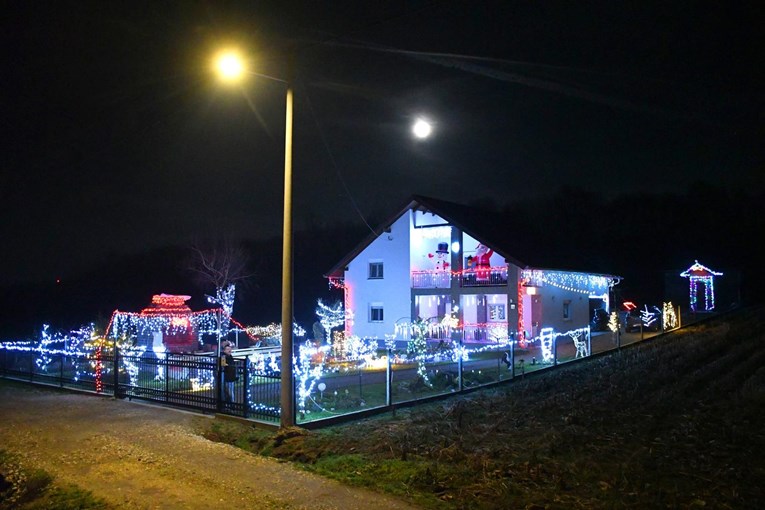Božićna čarolija u Križevcima: Obiteljsku kuću ukrasili s više od 5 milijuna lampica