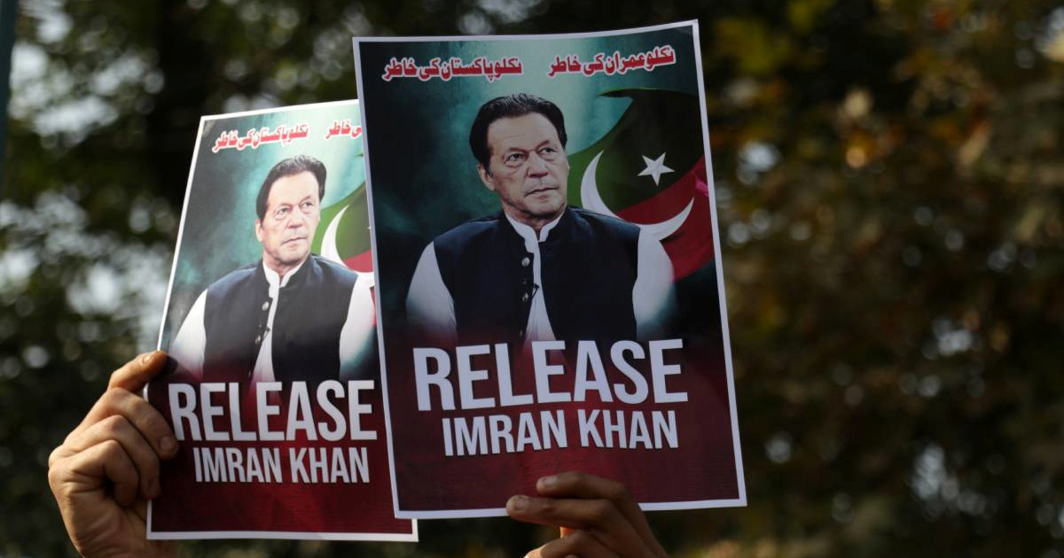 Novinari u Pakistanu osuđeni na doživotni zatvor zbog podrške bivšem premijeru