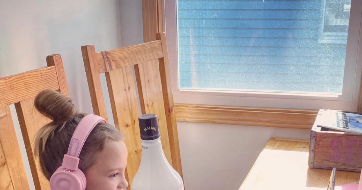 Mama propala u zemlju od srama kad je vidjela što njena kći pokazuje razredu