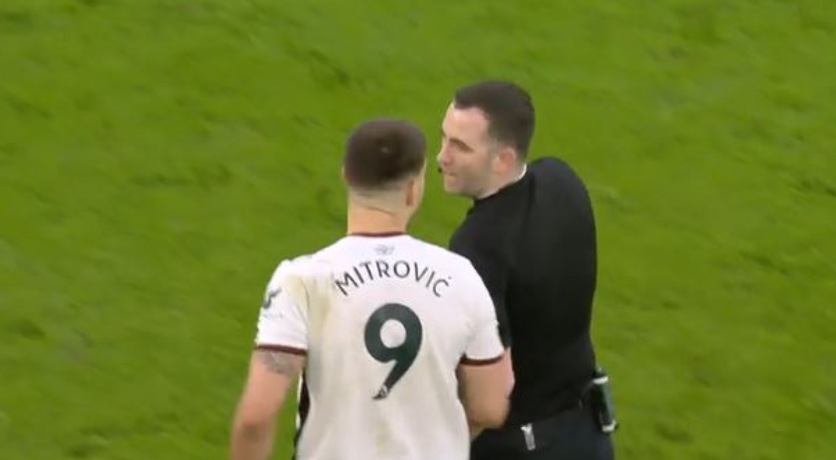 United preokretom izbacio Fulham iz kupa. Mitrović zabio, napao suca, pa dobio crveni