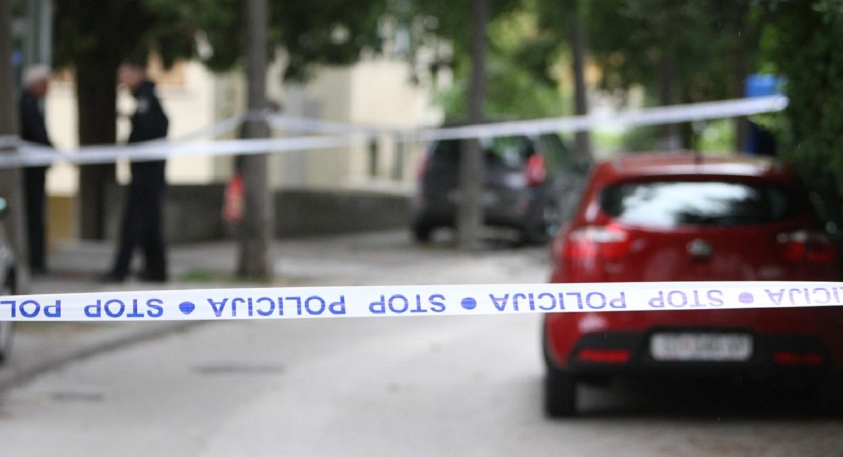 Policija jutros kod splitskog kluba pronašla mladića kako leži u lokvi krvi