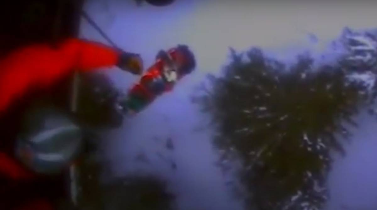 VIDEO Skijaša na Aljaski izgrizao medvjed, pravio se mrtvim. Prevezen je u bolnicu