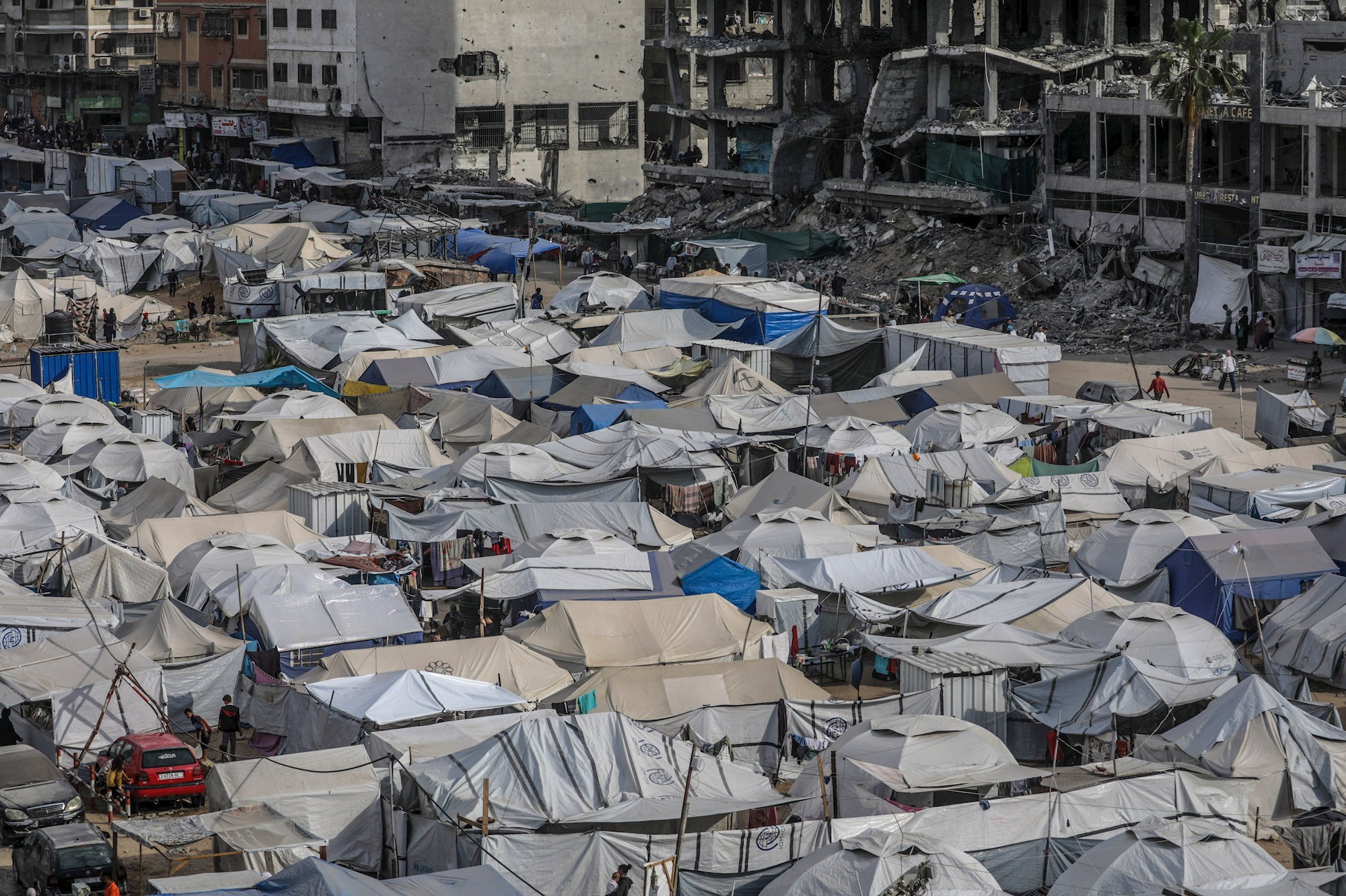 Palestinci: Izrael granatirao šatore u Gazi, poginulo 16 ljudi