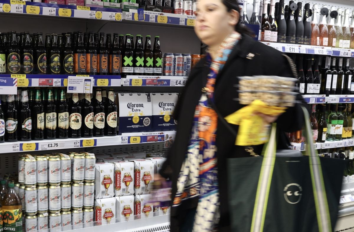 Trgovci će morati provjeravati dob kupaca alkohola i online. Kazne do 39.810 eura