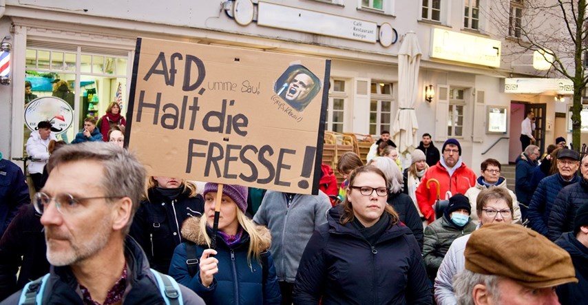 Ekstremno desni AfD u Njemačkoj lagano gubi podršku