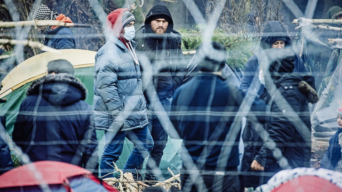 Poljska tvrdi da Bjelorusija oprema migrante za prelazak granice