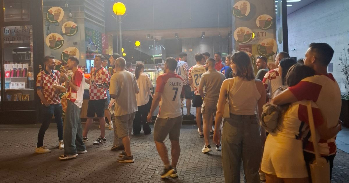 Nakon poraza od Engleske, navijači u Zagrebu utjehu pronašli u pizzi