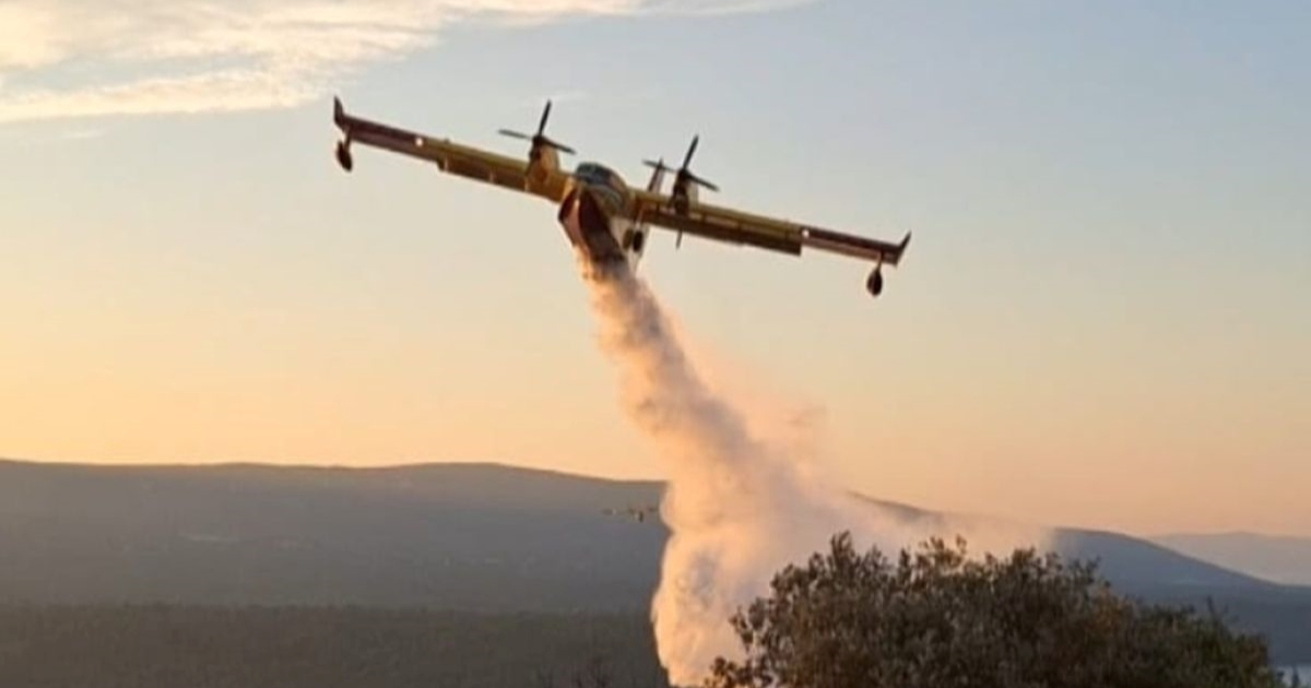 FOTO Lokaliziran velik požar u Istri. Krenuo od zapaljenog automobila