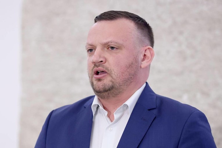 Gradonačelnik Oroslavja odgovorio HOO-u: "Narod kopa po kontejnerima, gde su penezi?"