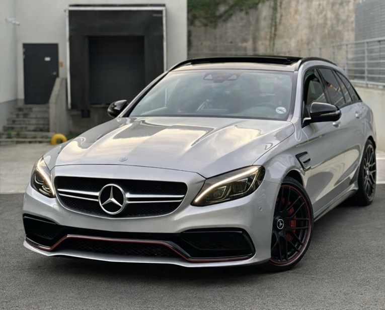 Najbolji auto oglasi: Mercedes C63s AMG s V8 biturbo motorom