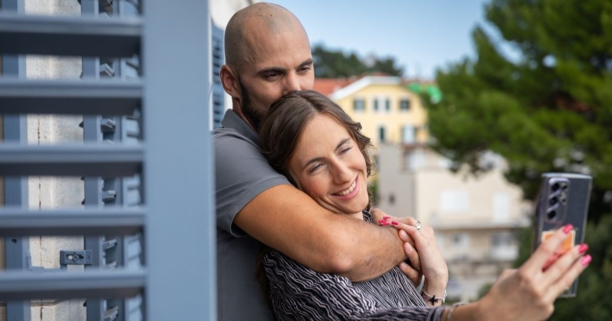 "Dogodila se nezgoda": Supruga Martina Sinkovića na promociju knjige došla na štakama