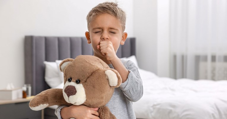 Pedijatar objašnjava kada se roditelji moraju zabrinuti zbog dječjeg kašlja
