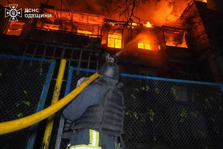 VIDEO Rusi žestoko napali Odesu. Ima mrtvih, zgrade u plamenu