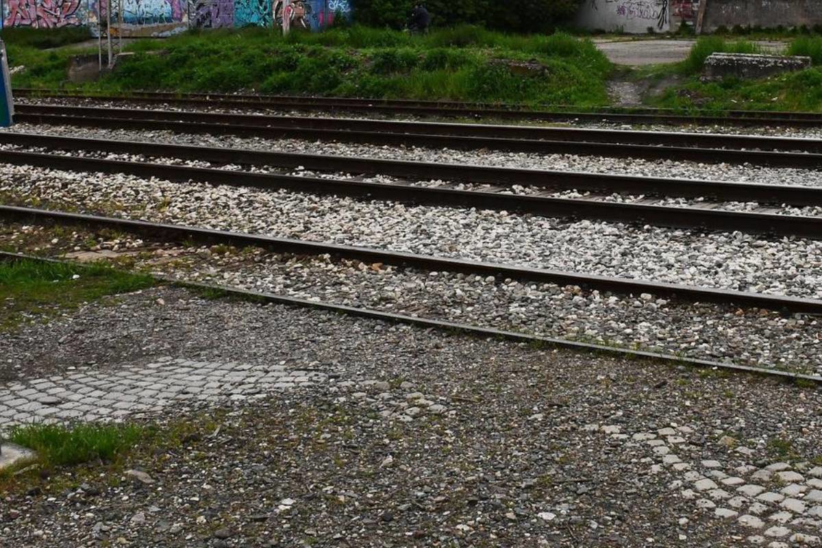Na željezničkoj pruzi u Vinkovcima pronađen ozlijeđeni muškarac