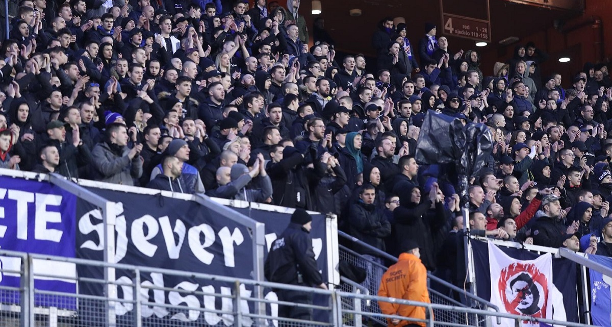 Bad Blue Boysi na derbiju Dinama i Rijeke pjevaju "živjela NDH"