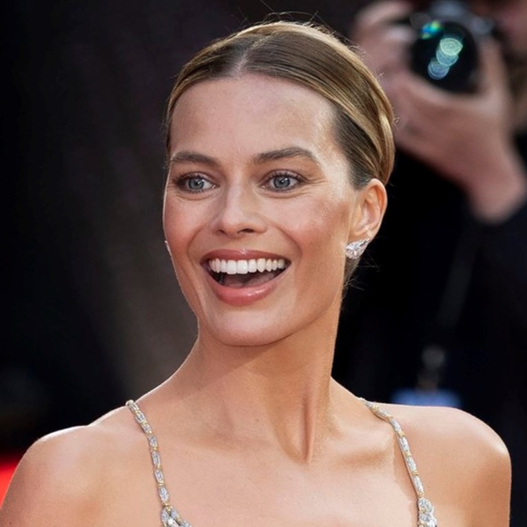 Margot Robbie na premijeru filma došla u prozirnoj haljini