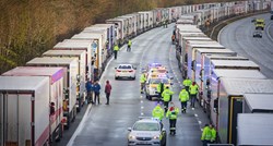 Tisuće kamiona napokon odlaze iz Britanije nakon što su vozači testirani na koronu