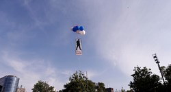 FOTO Prosvjednici u zrak pustili balone s Vučićevim likom i natpisom "Odlazi"