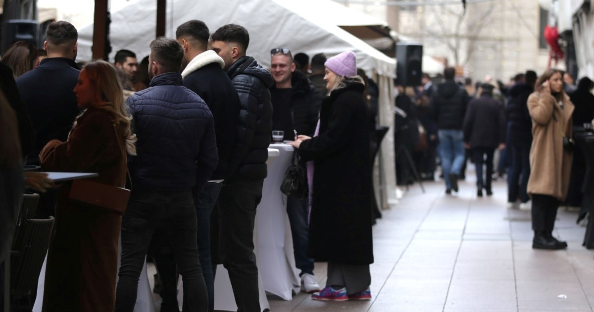 FOTO I VIDEO Badnjak u centru Zagreba počeo praznjikavo