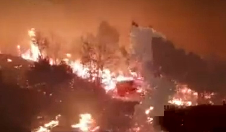 VIDEO Pogledajte kako izgleda požar kod Omiša